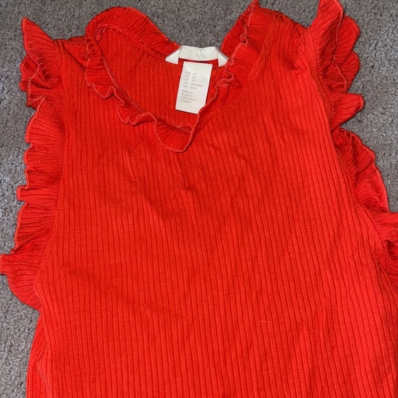 H&M Red Ruffle Neck Ribbed Top! - Picture 2 of 3